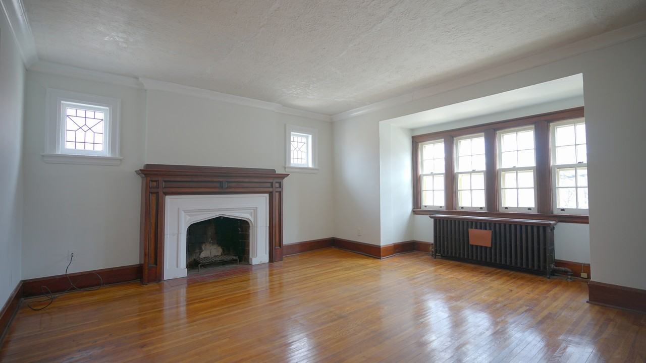 1082 Avenue Rd #2FL - Photo 4 of 19