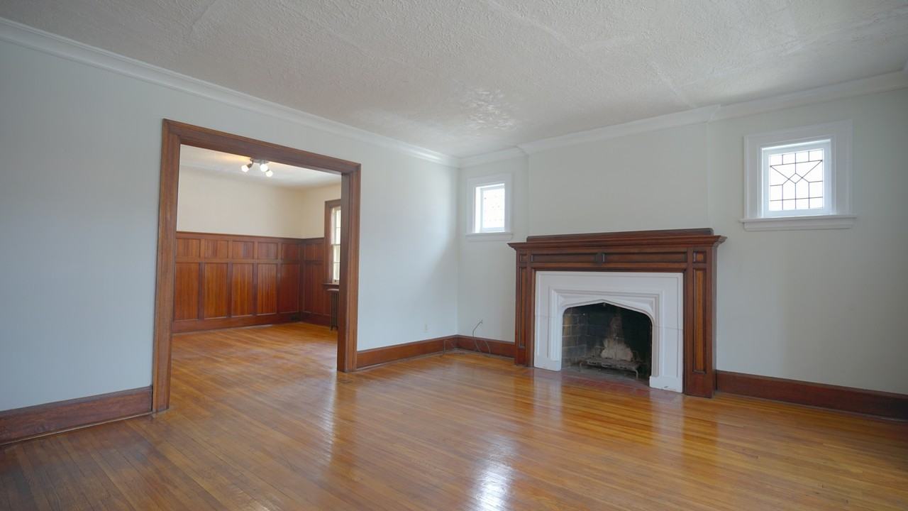 1082 Avenue Rd #2FL - Photo 5 of 19