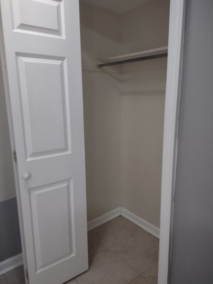 511 W 4th St #E - Photo 4 of 8