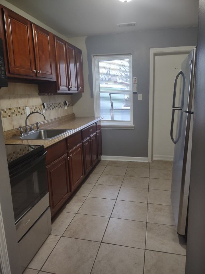 511 W 4th St #E - Photo 5 of 8