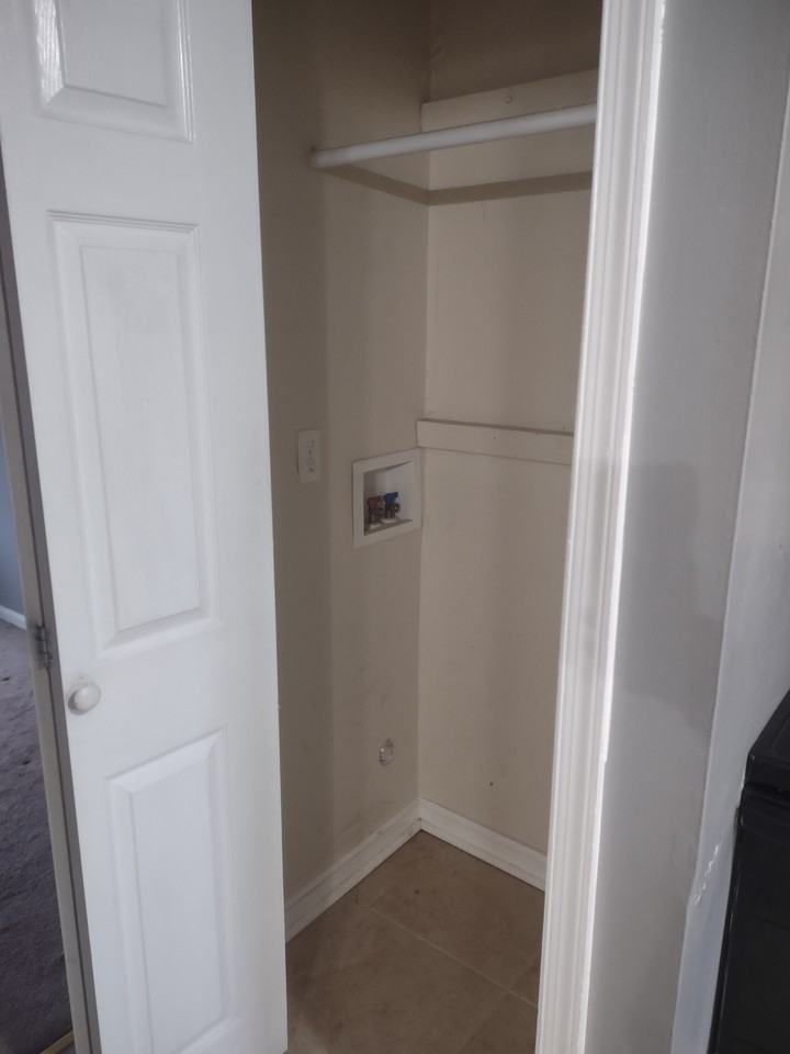 511 W 4th St #E - Photo 7 of 8