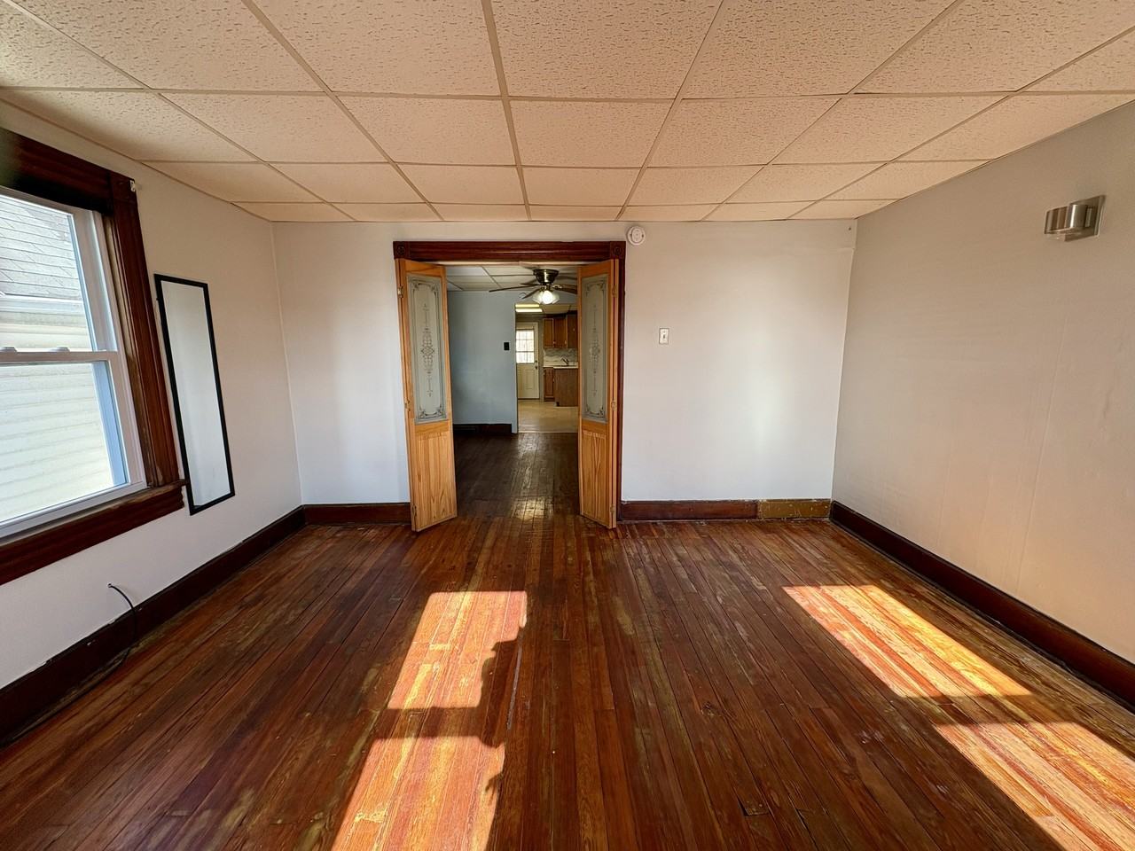 221 3rd Street - 1 Upstairs Right - Photo 2 of 19