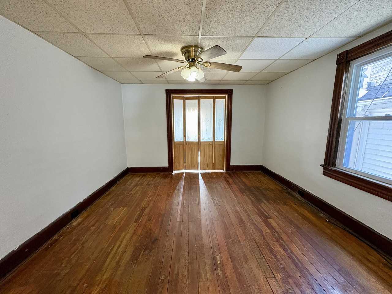 221 3rd Street - 1 Upstairs Right - Photo 3 of 19