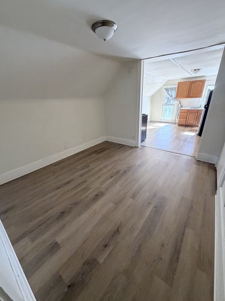 2210 W Iowa St #2 - Photo 4 of 6