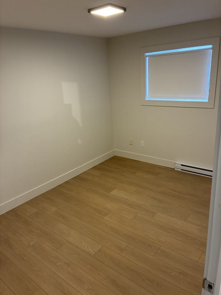 12 Mckenzie Ave #102 - Photo 5 of 8