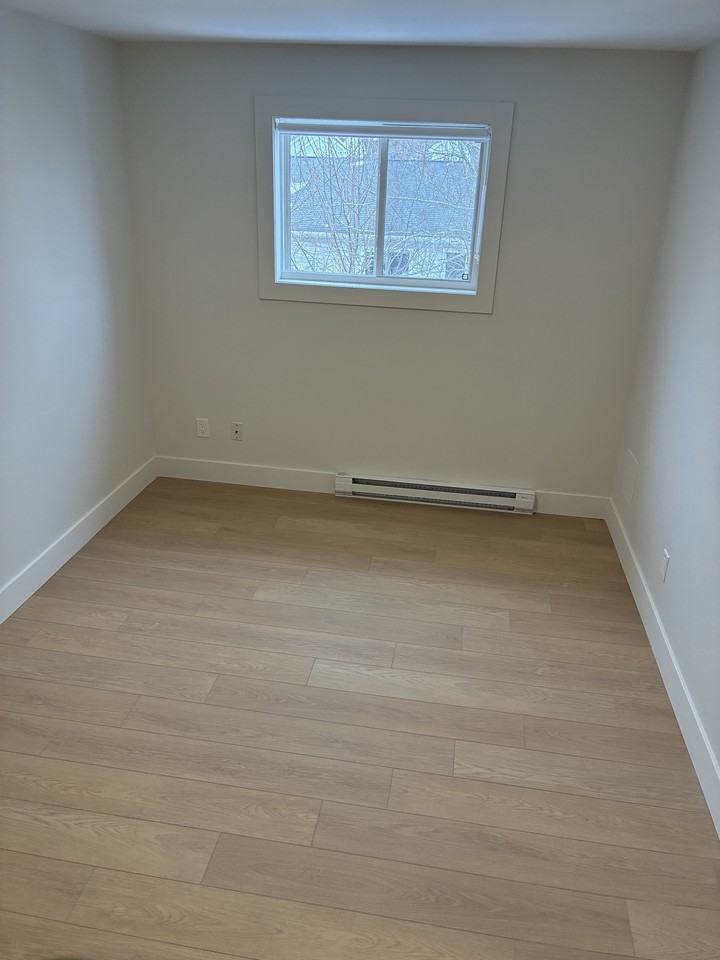 12 Mckenzie Ave #303 - Photo 4 of 10