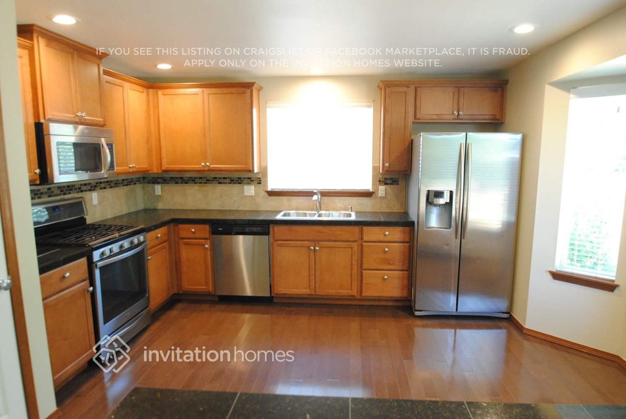 7011 85th Ave Ne - Photo 6 of 14