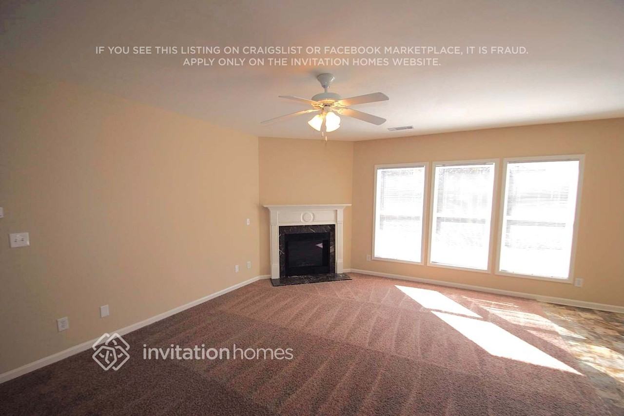 2476 Gristhaven Ln - Photo 2 of 9