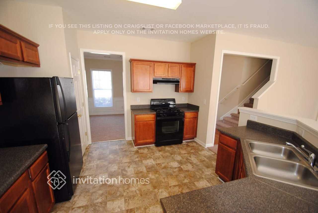 2476 Gristhaven Ln - Photo 3 of 9