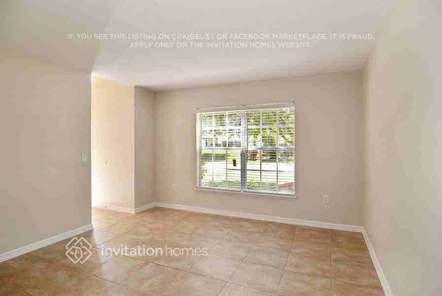 2553 Sw Grotto Cir - Photo 2 of 13