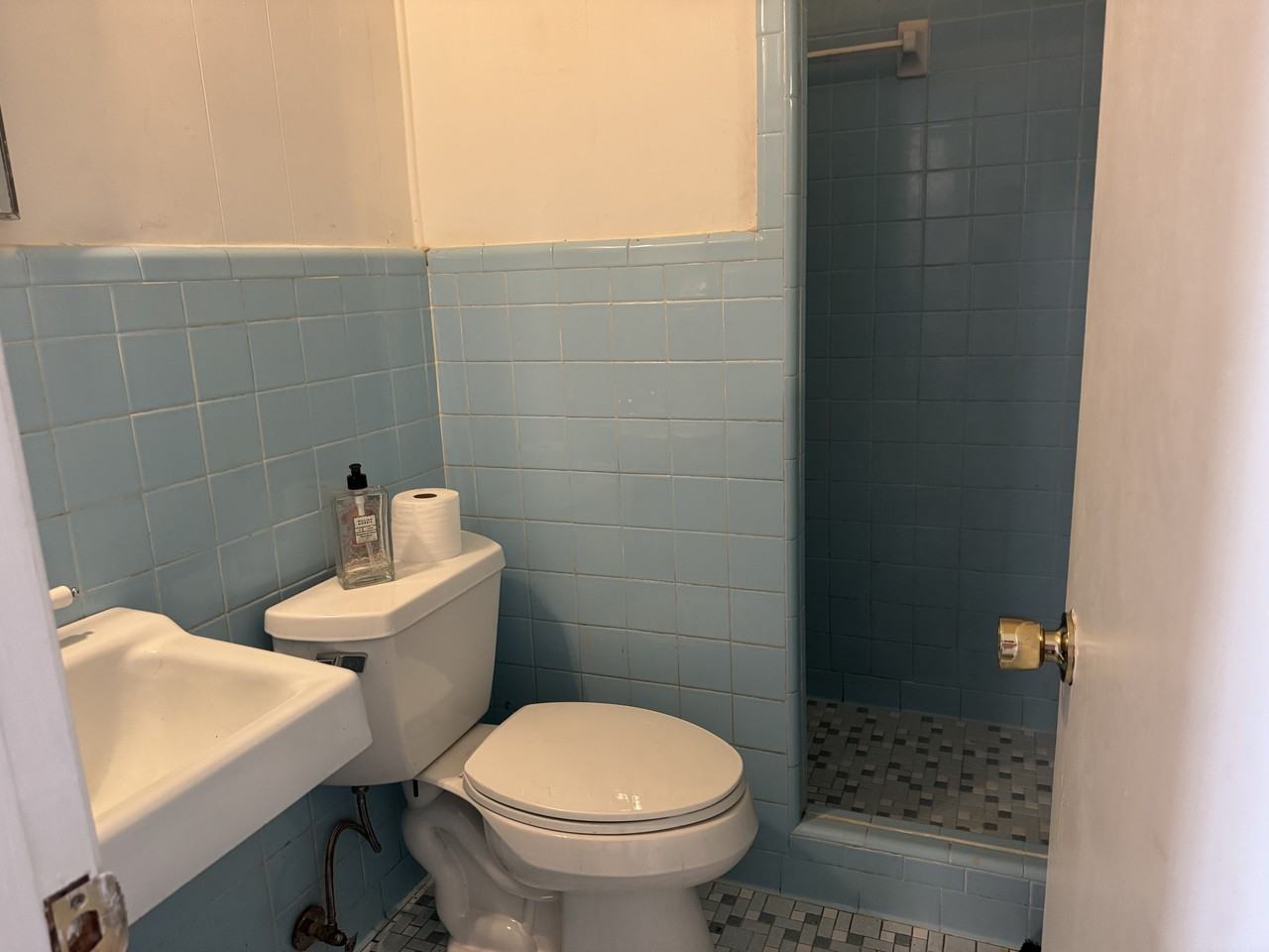 1000 Fairlane Dr #1 - Photo 4 of 28