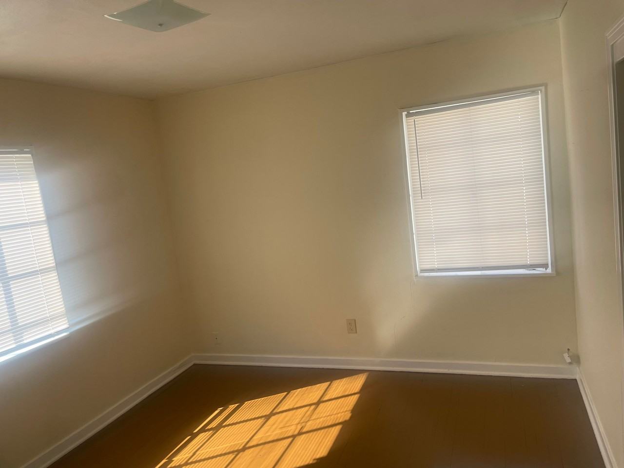 852 Reaves St #1 - Photo 3 of 23