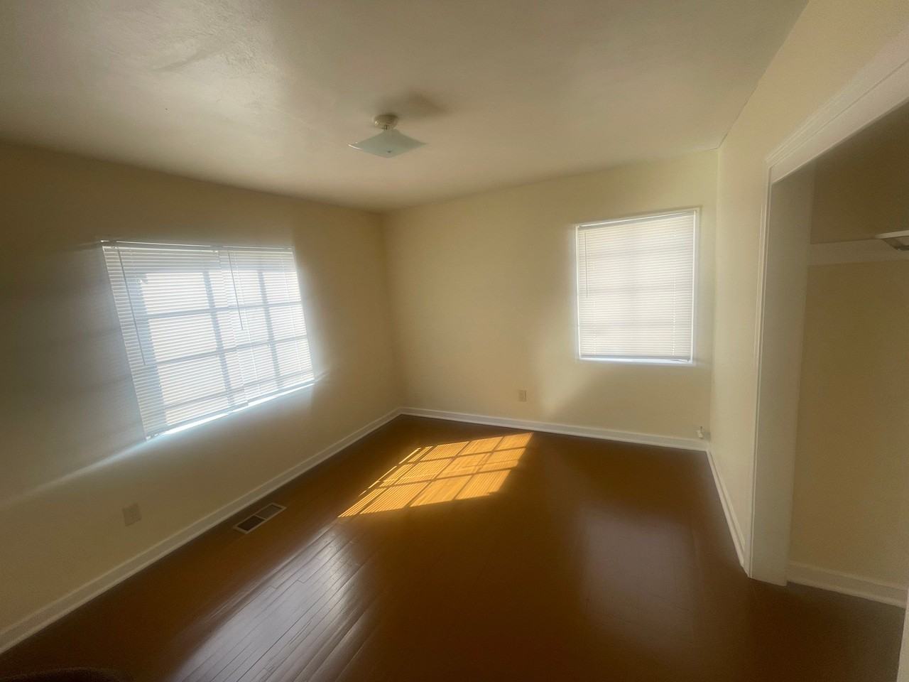 852 Reaves St #1 - Photo 4 of 23