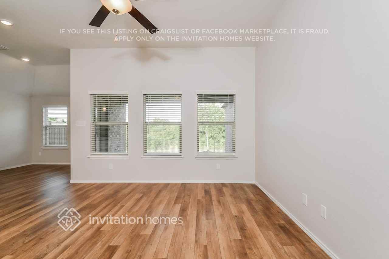 1790 Alamandine Ave - Photo 4 of 15