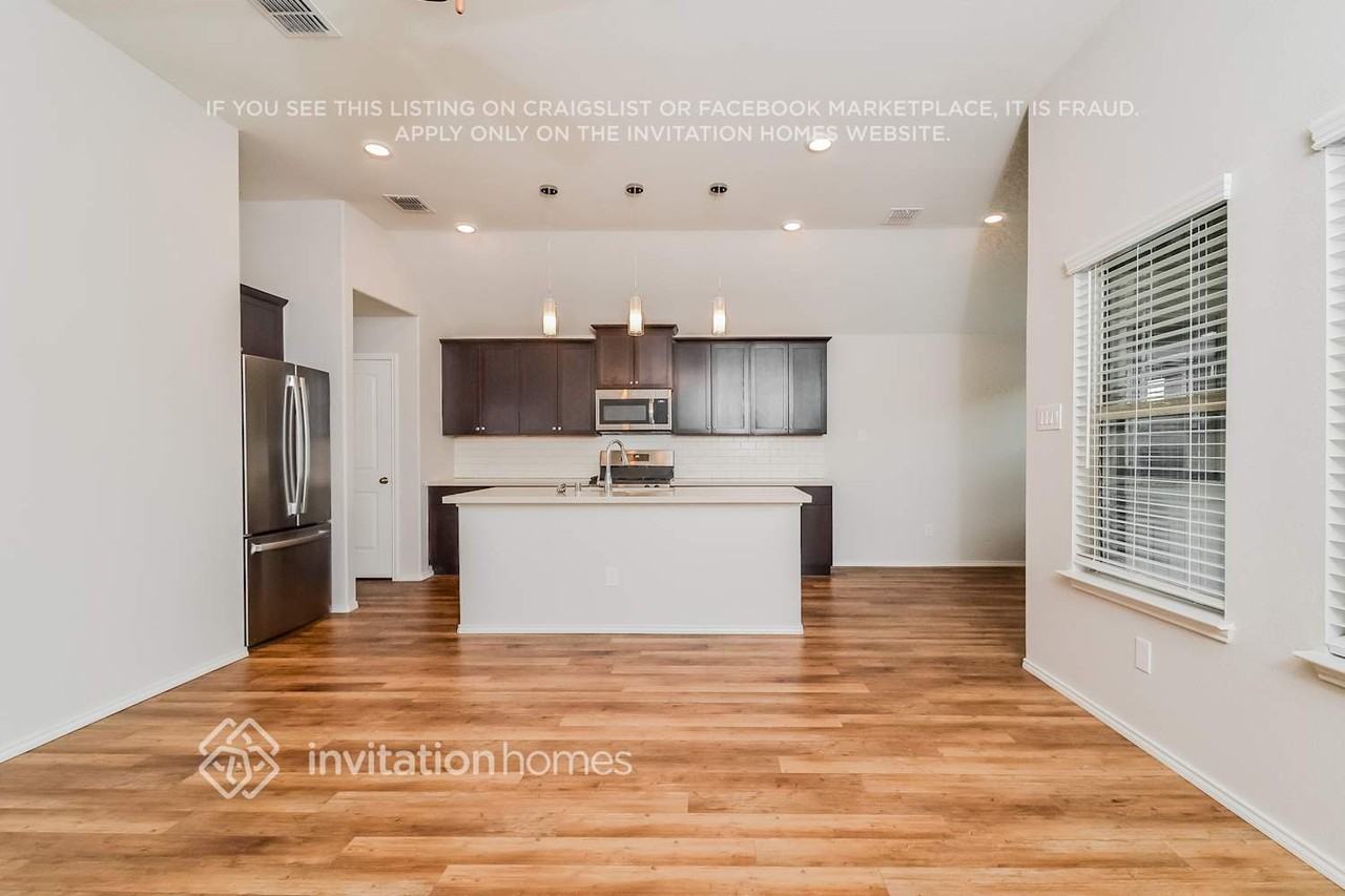 1790 Alamandine Ave - Photo 5 of 15