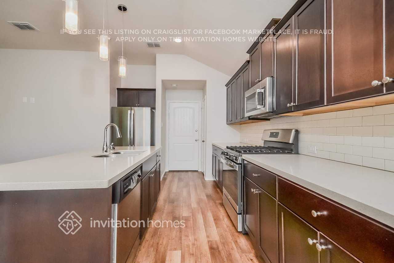 1790 Alamandine Ave - Photo 6 of 15