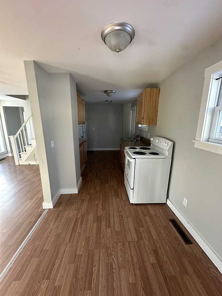 117 N Main St #B - Photo 3 of 12