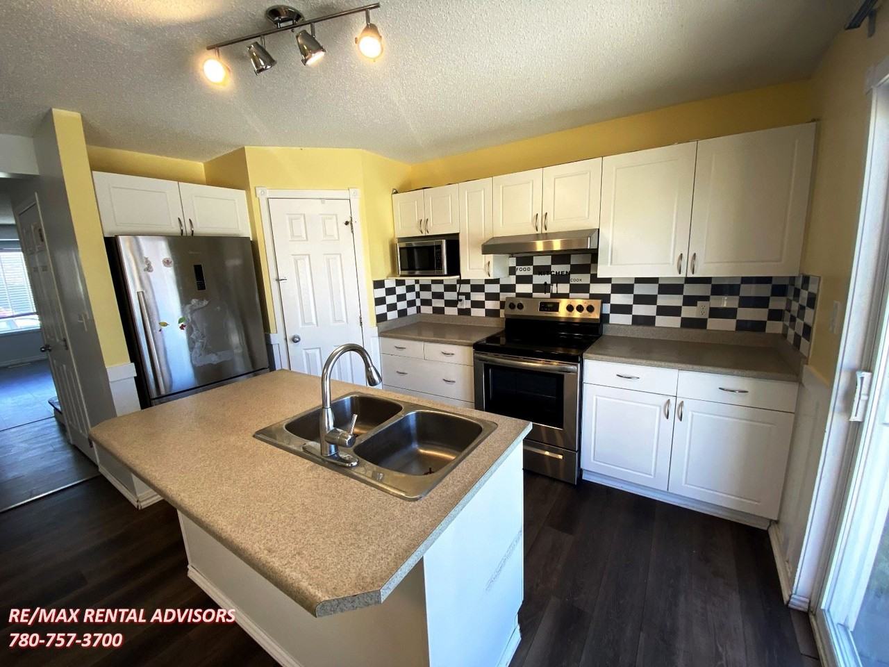 716 88 St Sw - Photo 3 of 26