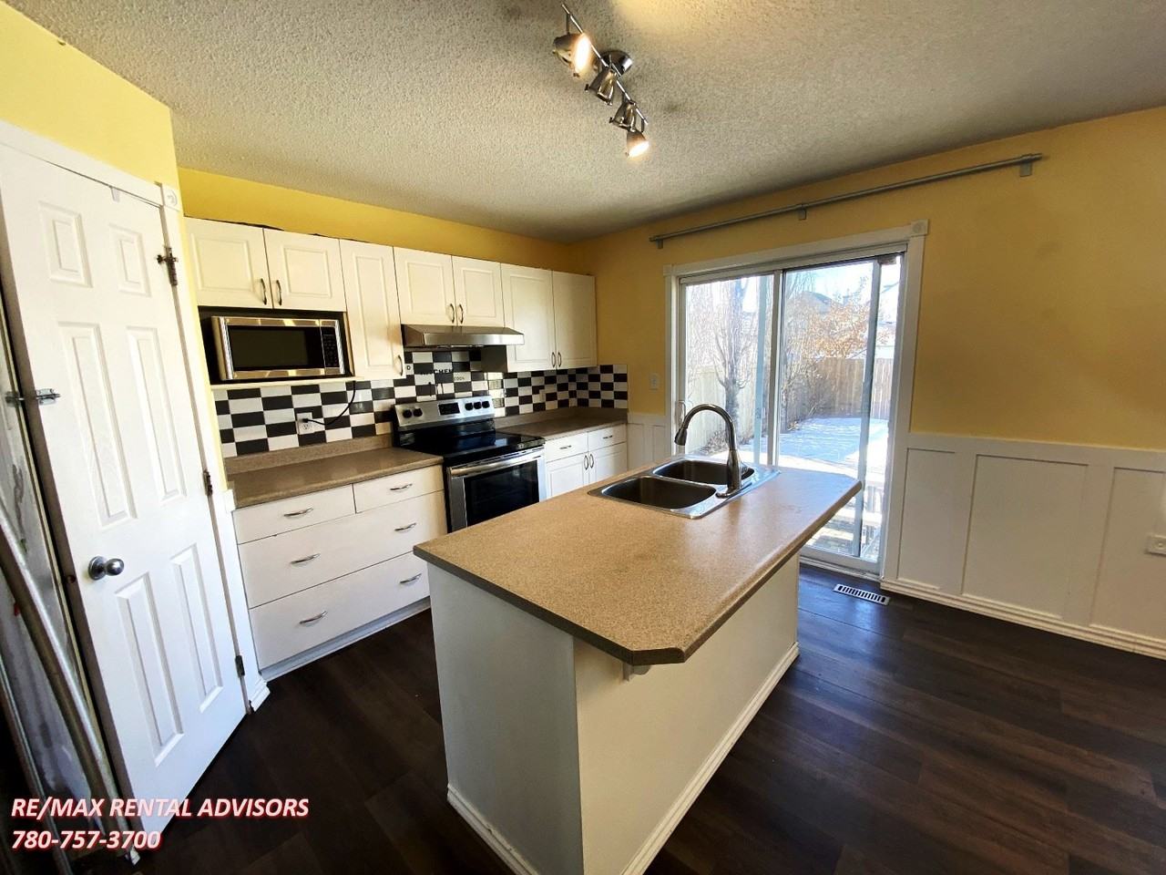 716 88 St Sw - Photo 4 of 26