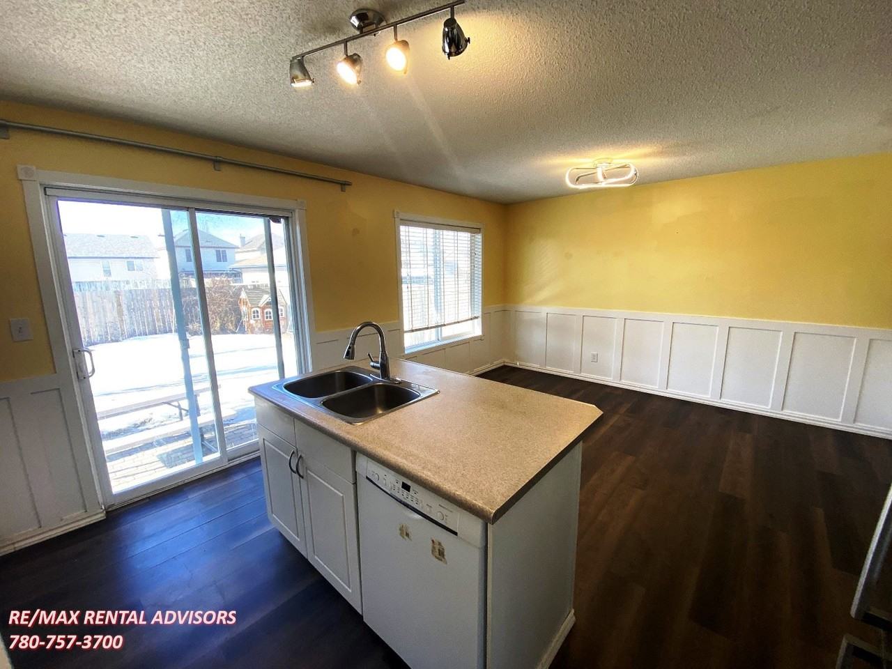 716 88 St Sw - Photo 5 of 26