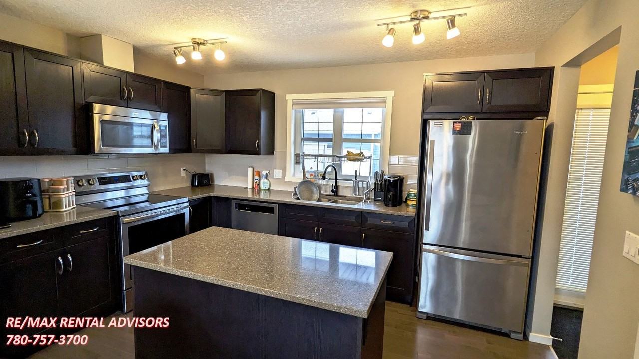 91 Marine Dr Se - Photo 2 of 16