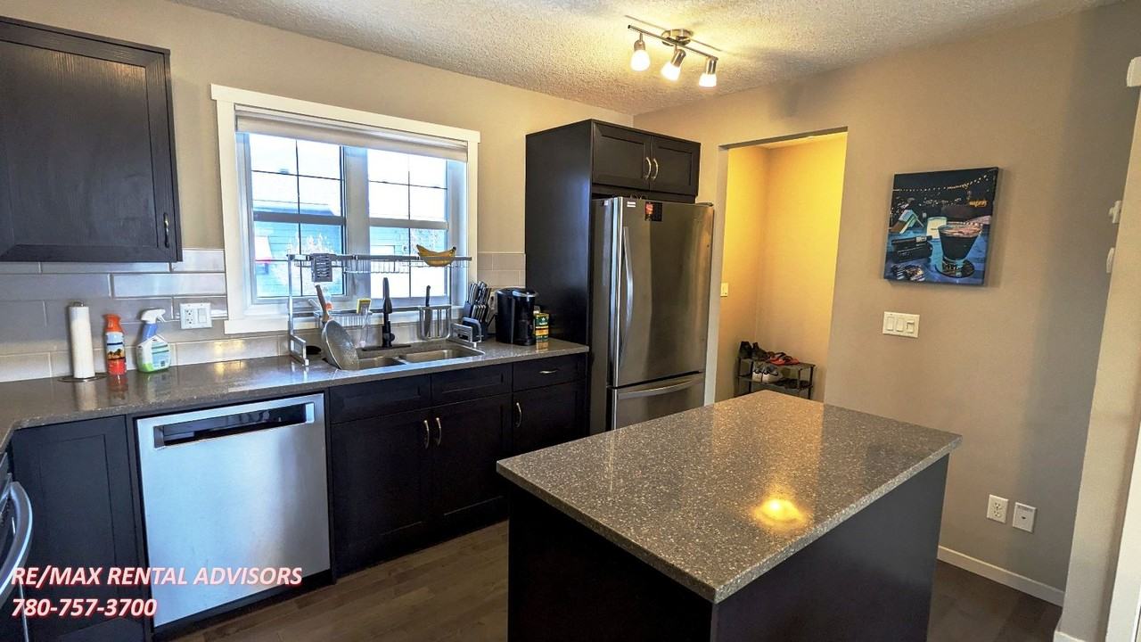 91 Marine Dr Se - Photo 3 of 16