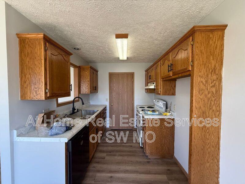 1240 Vintage Ln - Photo 4 of 10