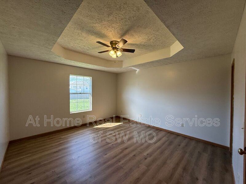 1240 Vintage Ln - Photo 6 of 10