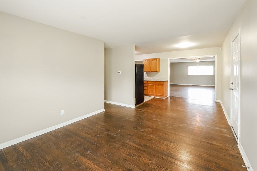 11008 E 50th Ter - Photo 3 of 16