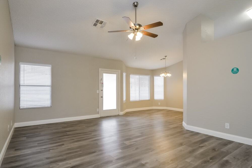 705 Skipjack Dr - Photo 4 of 19
