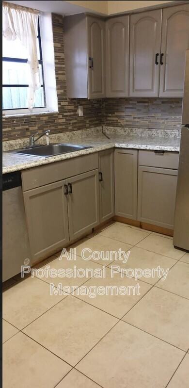 7891 Sheridan St - Photo 2 of 8