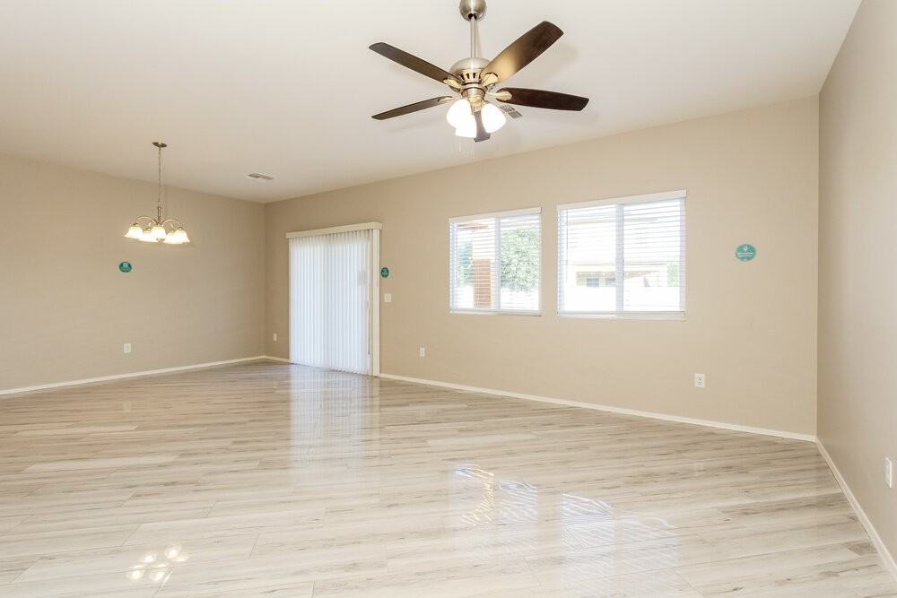 8391 W Kittiwake Ln - Photo 4 of 19