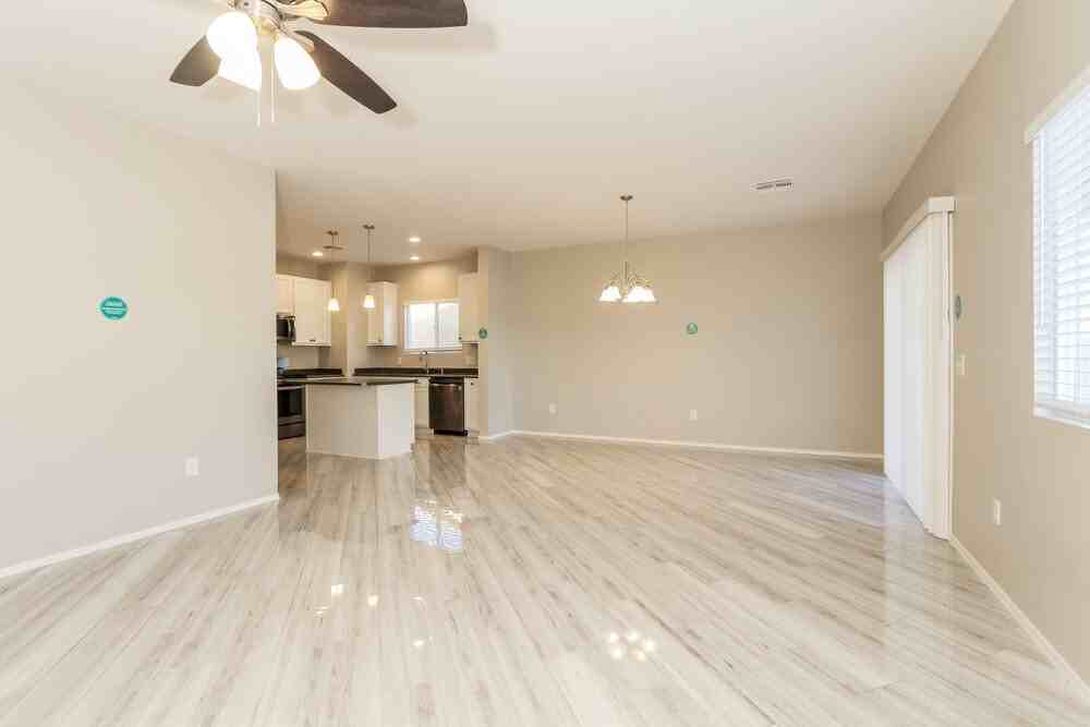 8391 W Kittiwake Ln - Photo 5 of 19