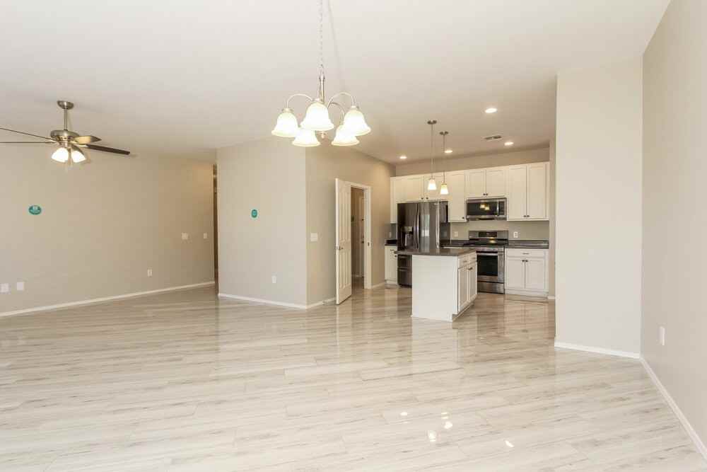 8391 W Kittiwake Ln - Photo 6 of 19