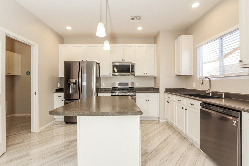 8391 W Kittiwake Ln - Photo 7 of 19