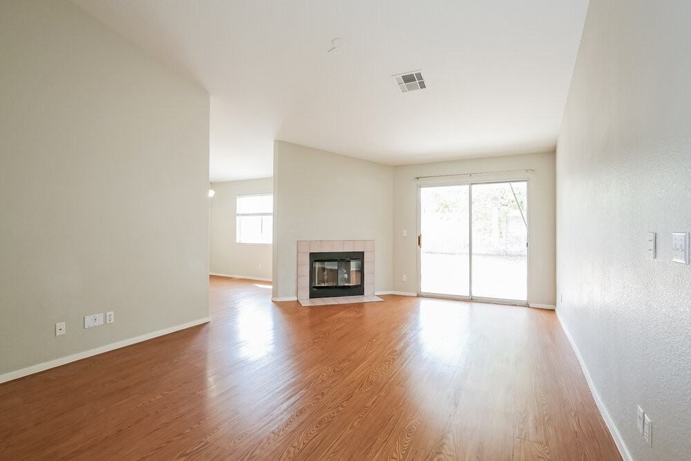 4705 Wild Oak Way - Photo 4 of 16