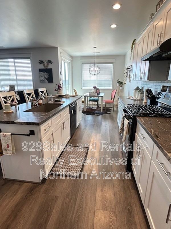 11811 Pegasus Rd - Photo 2 of 24