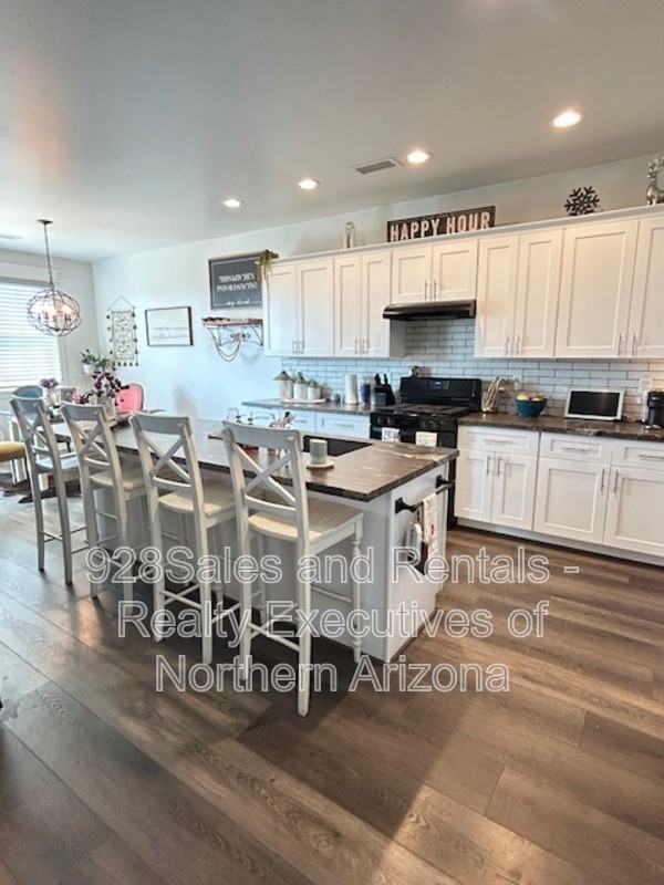 11811 Pegasus Rd - Photo 3 of 24