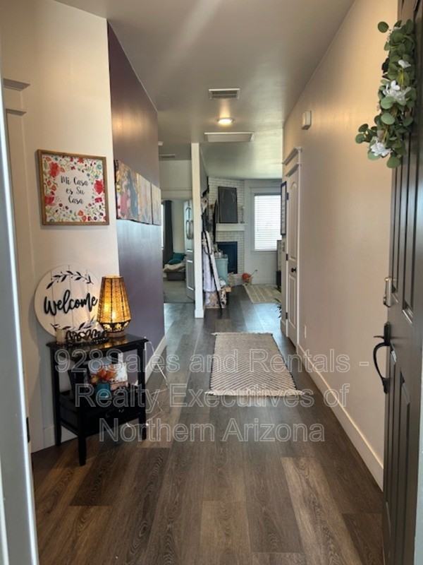 11811 Pegasus Rd - Photo 4 of 24