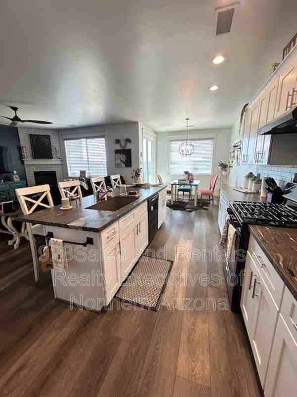 11811 Pegasus Rd - Photo 5 of 24