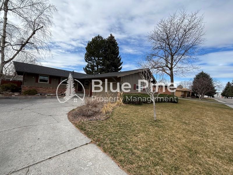 1058 Mojave St - Photo 2 of 31