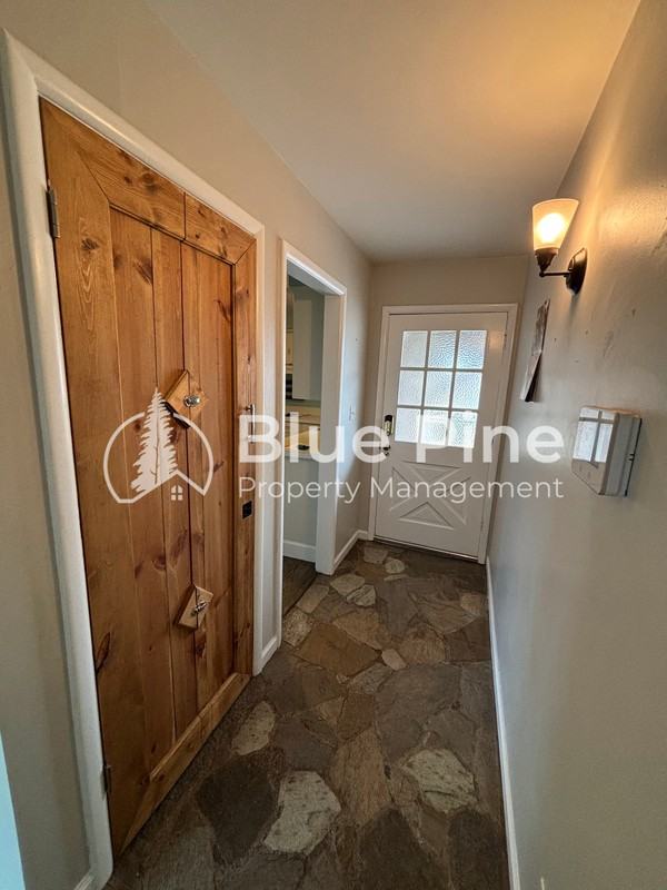 1058 Mojave St - Photo 3 of 31