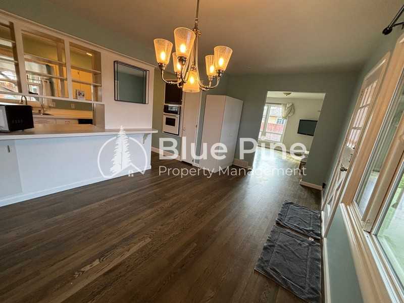 1058 Mojave St - Photo 6 of 31