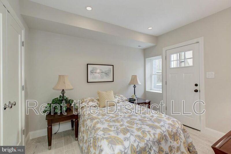 15 Q St Nw #B - Photo 3 of 9