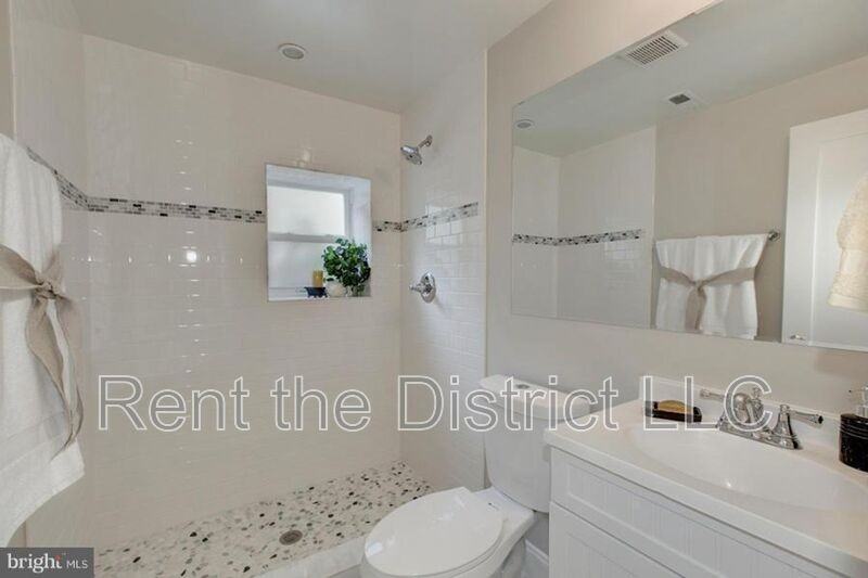 15 Q St Nw #B - Photo 5 of 9