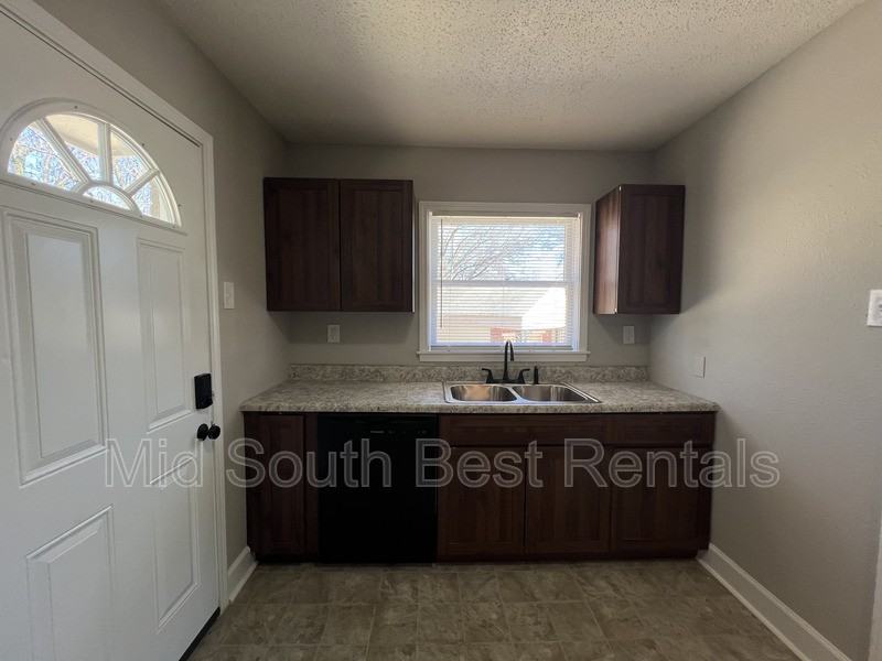 3032 Mccool Ave - Photo 4 of 15