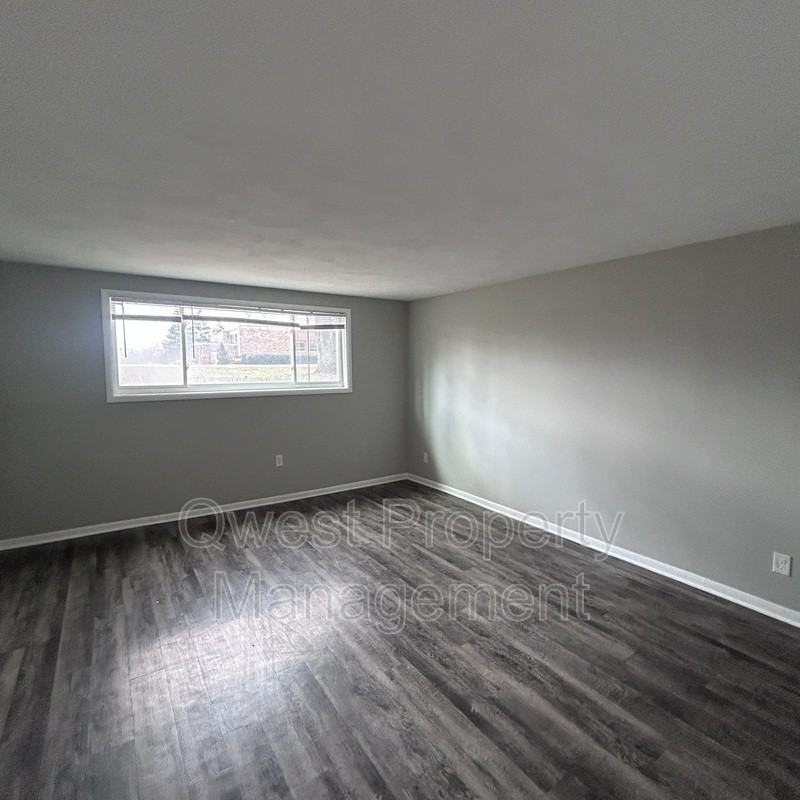 405 E Woodlawn Ave #6 - Photo 3 of 7