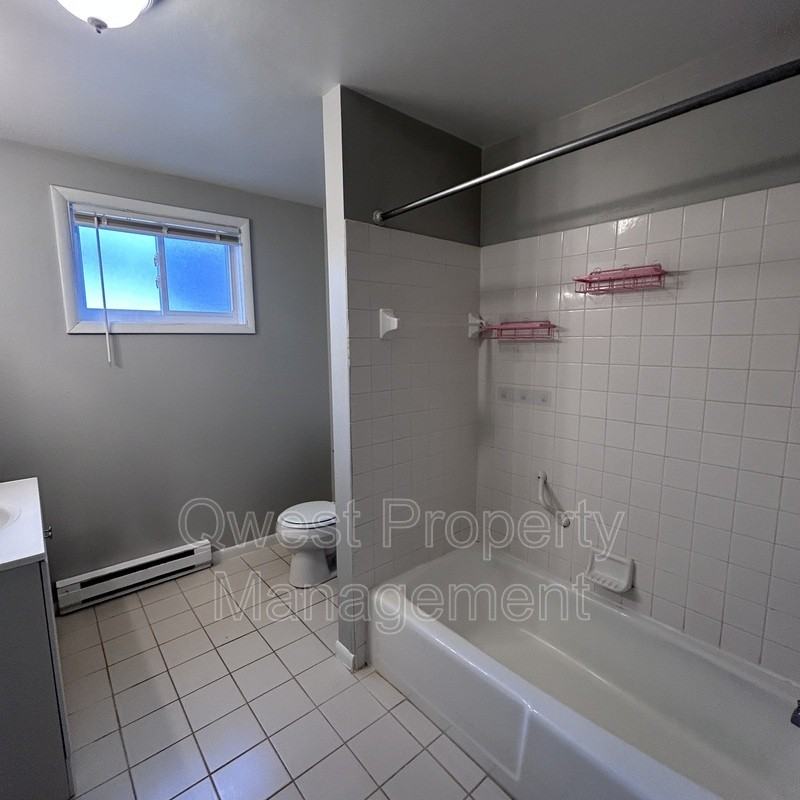 405 E Woodlawn Ave #6 - Photo 5 of 7