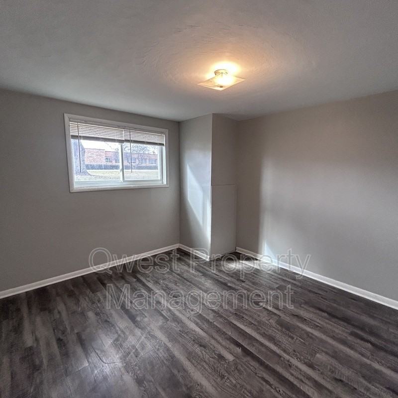 405 E Woodlawn Ave #6 - Photo 6 of 7