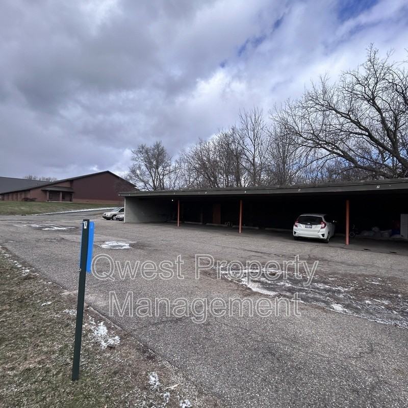 405 E Woodlawn Ave #6 - Photo 7 of 7